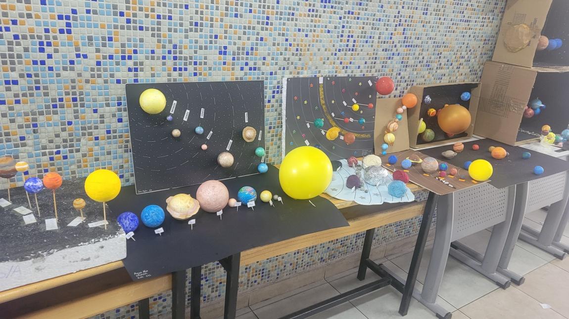 6. Sınıflar Güneş Sistemi Modeli hazırladı.