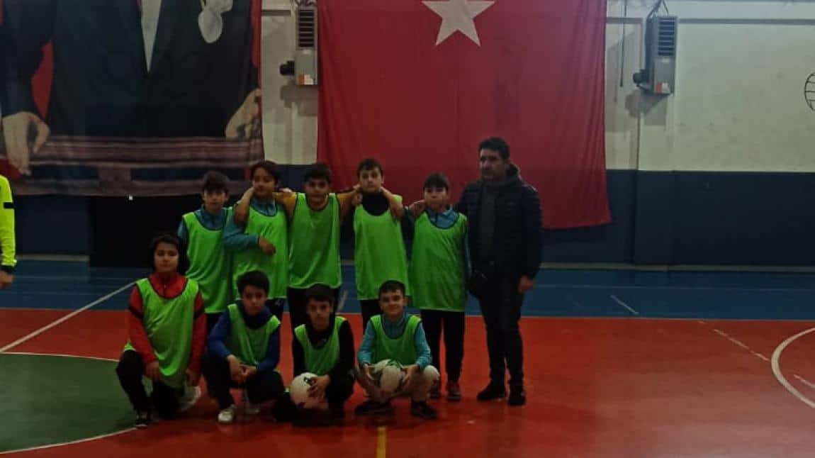 Okulumuz Kecioren İlcesinde düzenlenen küçük erkek futsal ilk maçına katıldı.