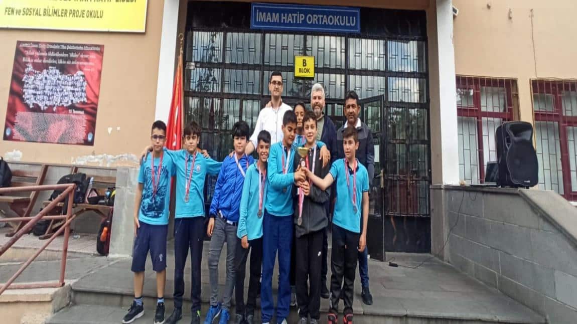 Okulumuz Keçiören' de  düzenlenen  okullararası futsal turnuvasında ikinci olmustur.