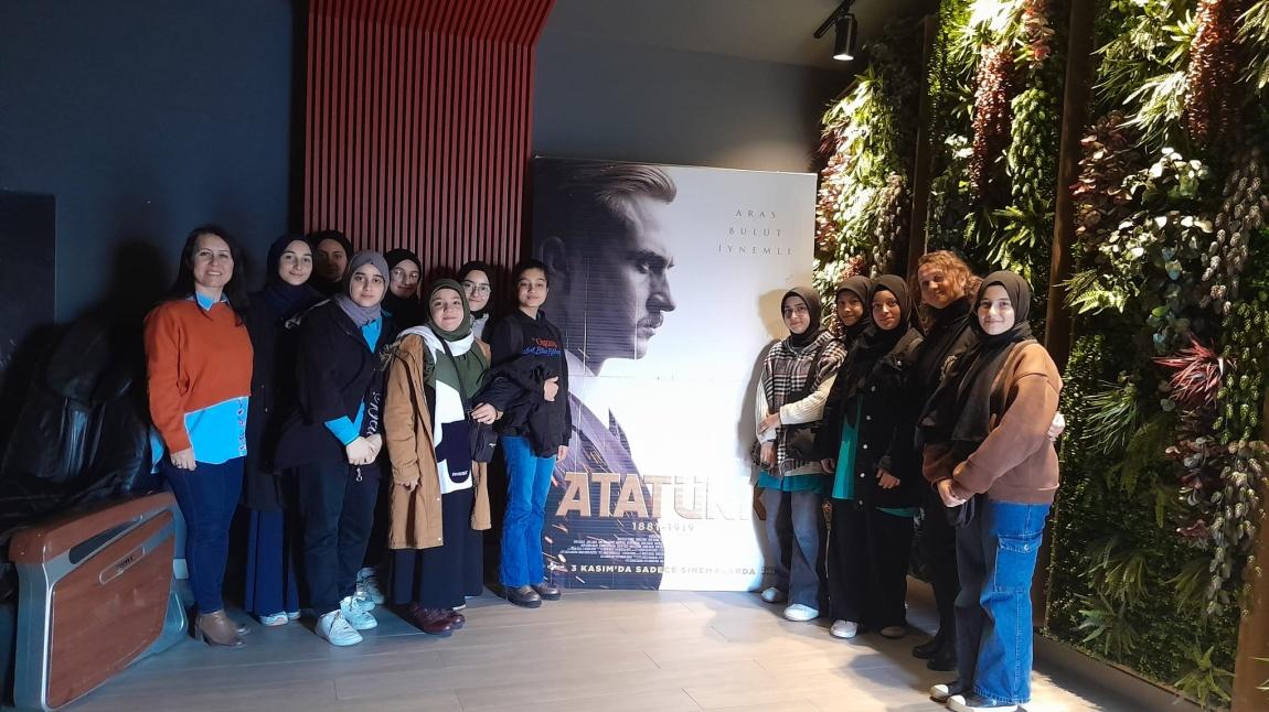 8B Sınıfı 100. yıl etkinlikleri kapsamında Atatürk Filmini sinemada izledi.